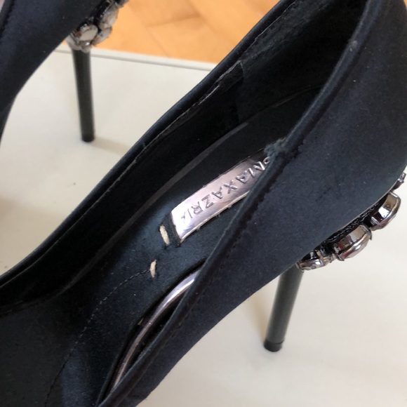 BCBGMAXAZRIA Peeptoe Pumps. - Picture 4 of 5